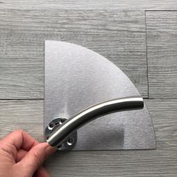 Pédale courbe sur plaque inox